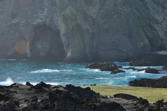 A eterna briga entre mar e terra na ilha de Heimaey, no sul da Islândia